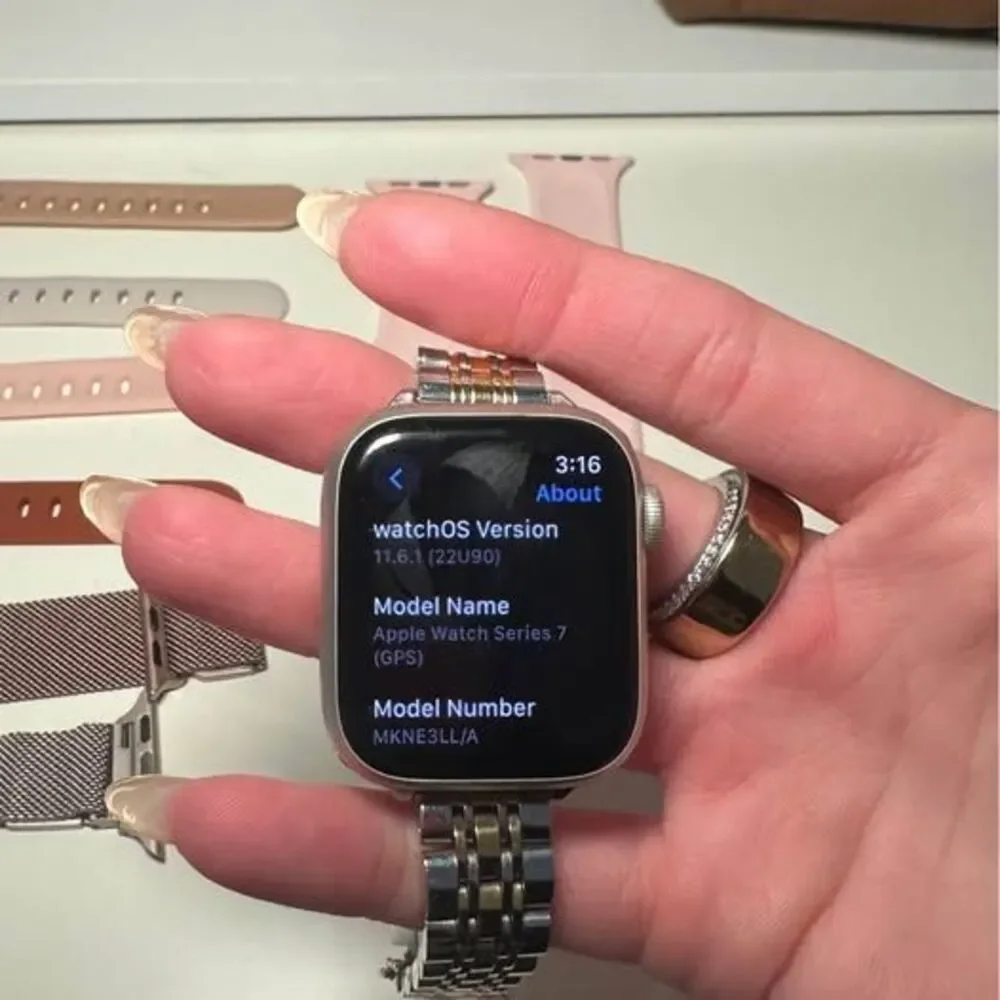 Apple Watch Series 7 (GPS) + free charger and 2 free watch bands
